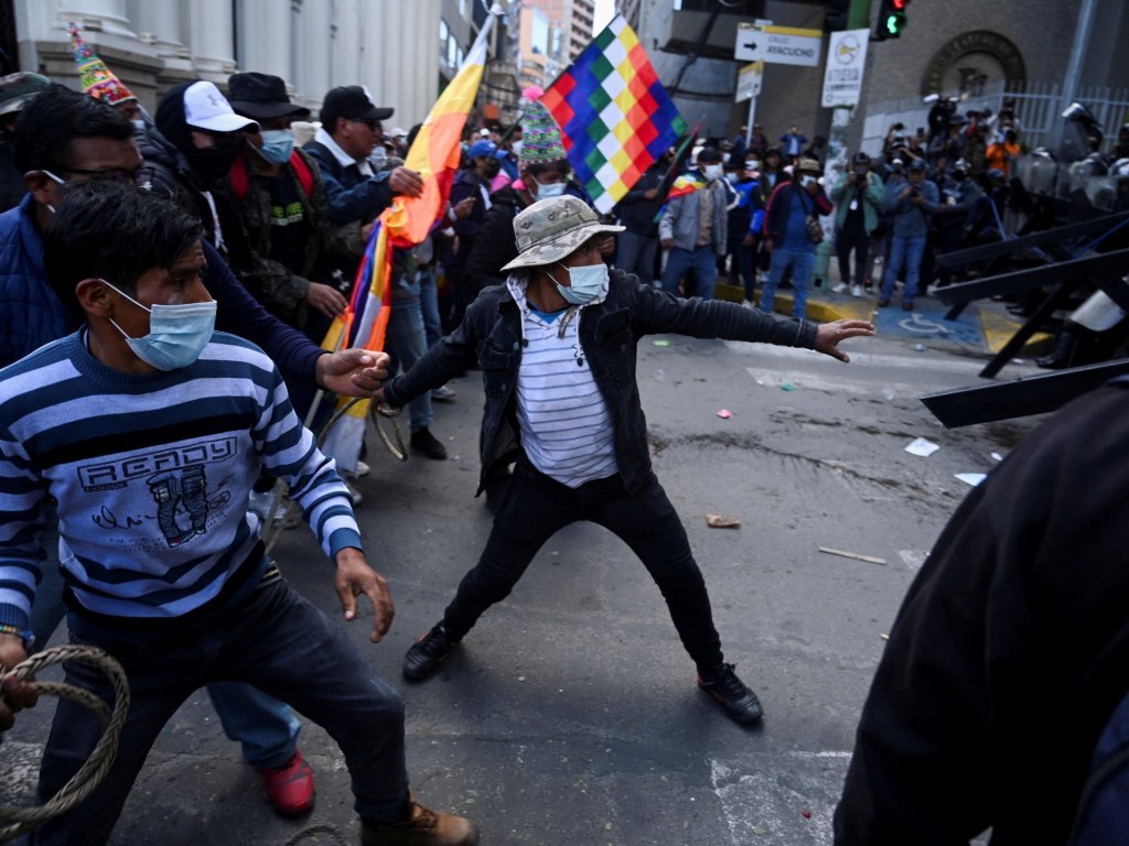 Seguidores de Evo Morales protagonizan enfrentamientos con la Policía en La Paz tras rechazar entregar su pliego de&nbsp;demandas