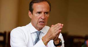 De funcionario público a candidato presidencial: La trayectoria de Tuto Quiroga 